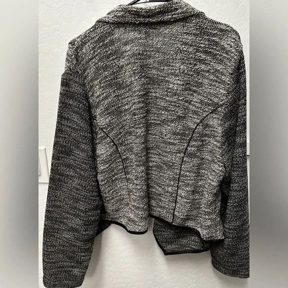 Torrid Sz 4 Cardigan/Jacket. EUC - Picture 2 of 5